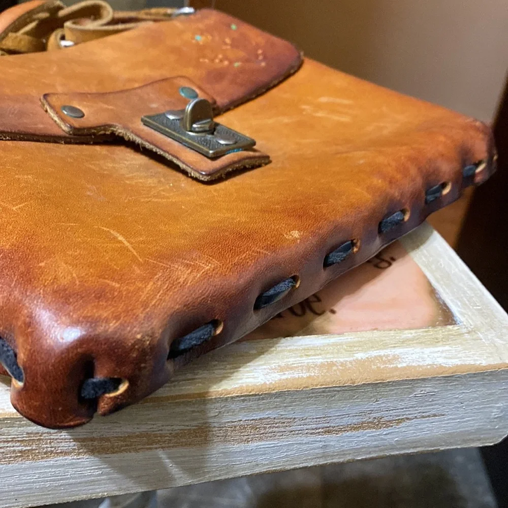 1970’s tooled leather, purse. Hand tooled Made of genuine leather. - Picture 10 of 10